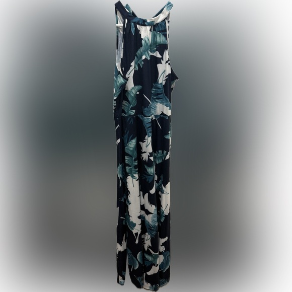 Elegant Blue and Green Leaf Print Maxi Dress - Picture 5 of 6